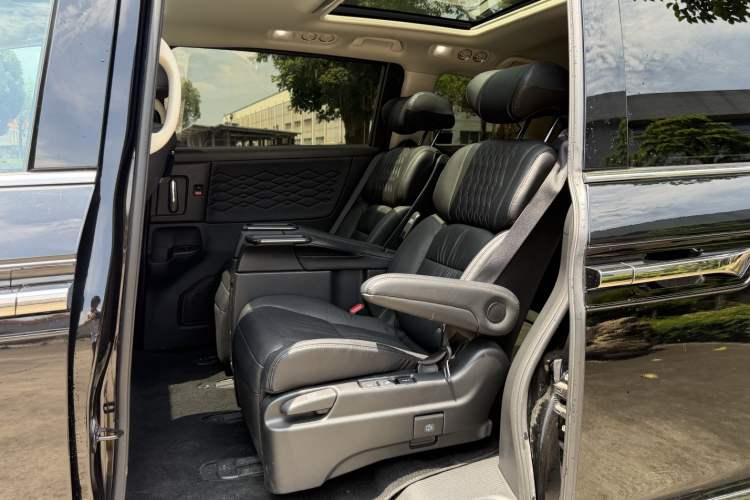 Used Honda Elysion 2022 2.0L eHEV Luxury Edition Interior 4