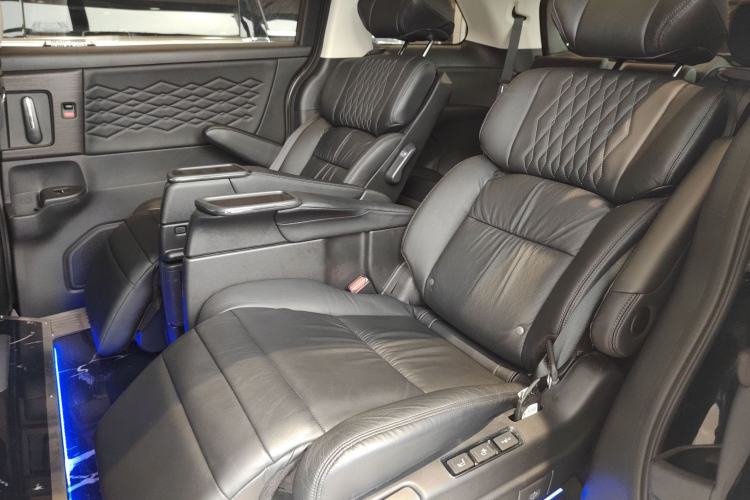Used Honda Elysion 2022 2.0L eHEV Luxury Edition Interior 4