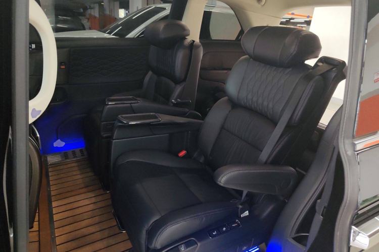 Used Honda Elysion 2022 2.0L eHEV Luxury First Edition Interior 4