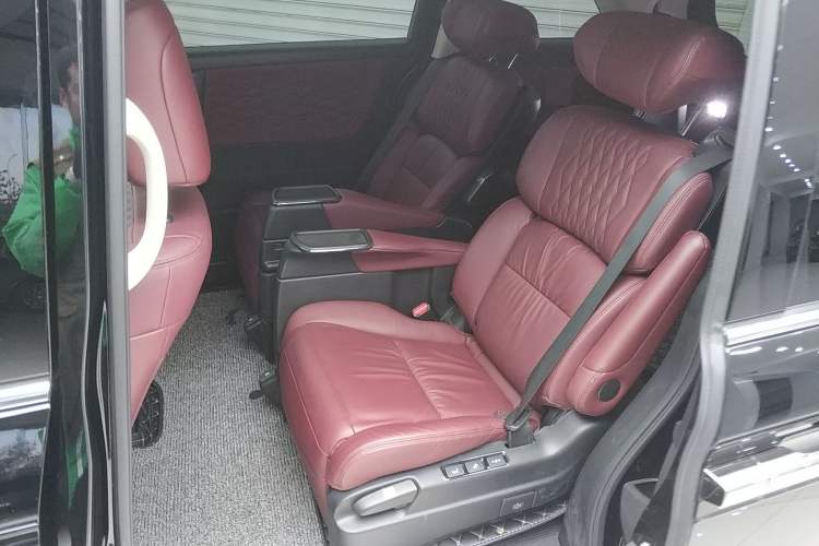 Used Honda Elysion 2022 2.0L eHEV Prestige Edition Interior 4