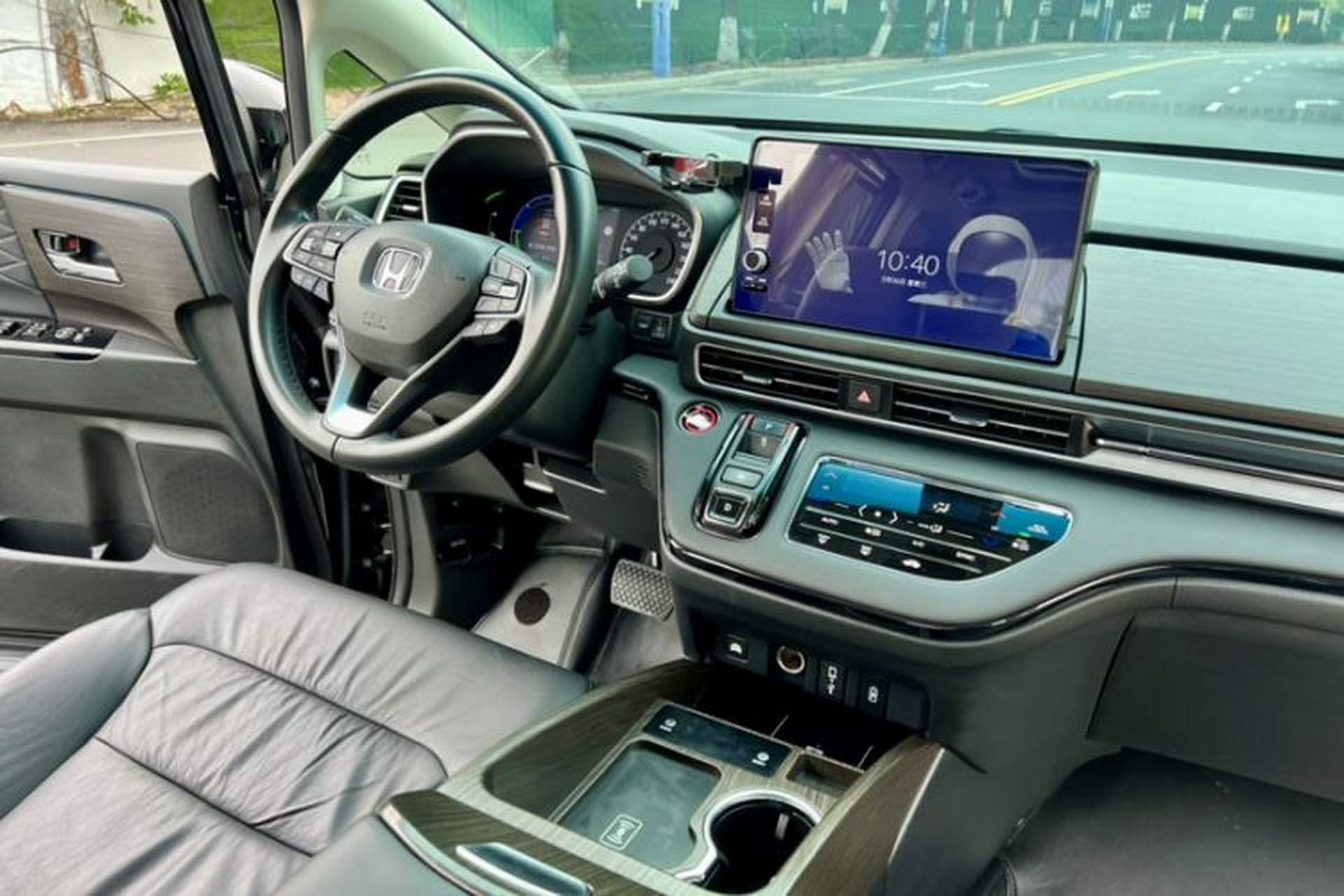 Used Honda Elysion 2022 2.0L eHEV Luxury First Edition Interior 5