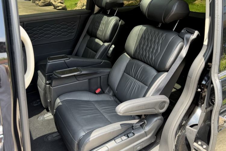 Used Honda Elysion 2022 2.0L eHEV Luxury Edition Interior 5