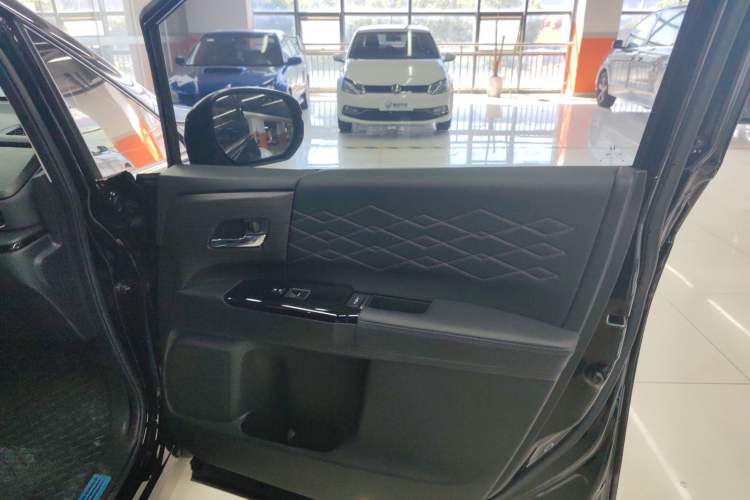 Used Honda Elysion 2022 2.0L eHEV Luxury First Edition Interior 5