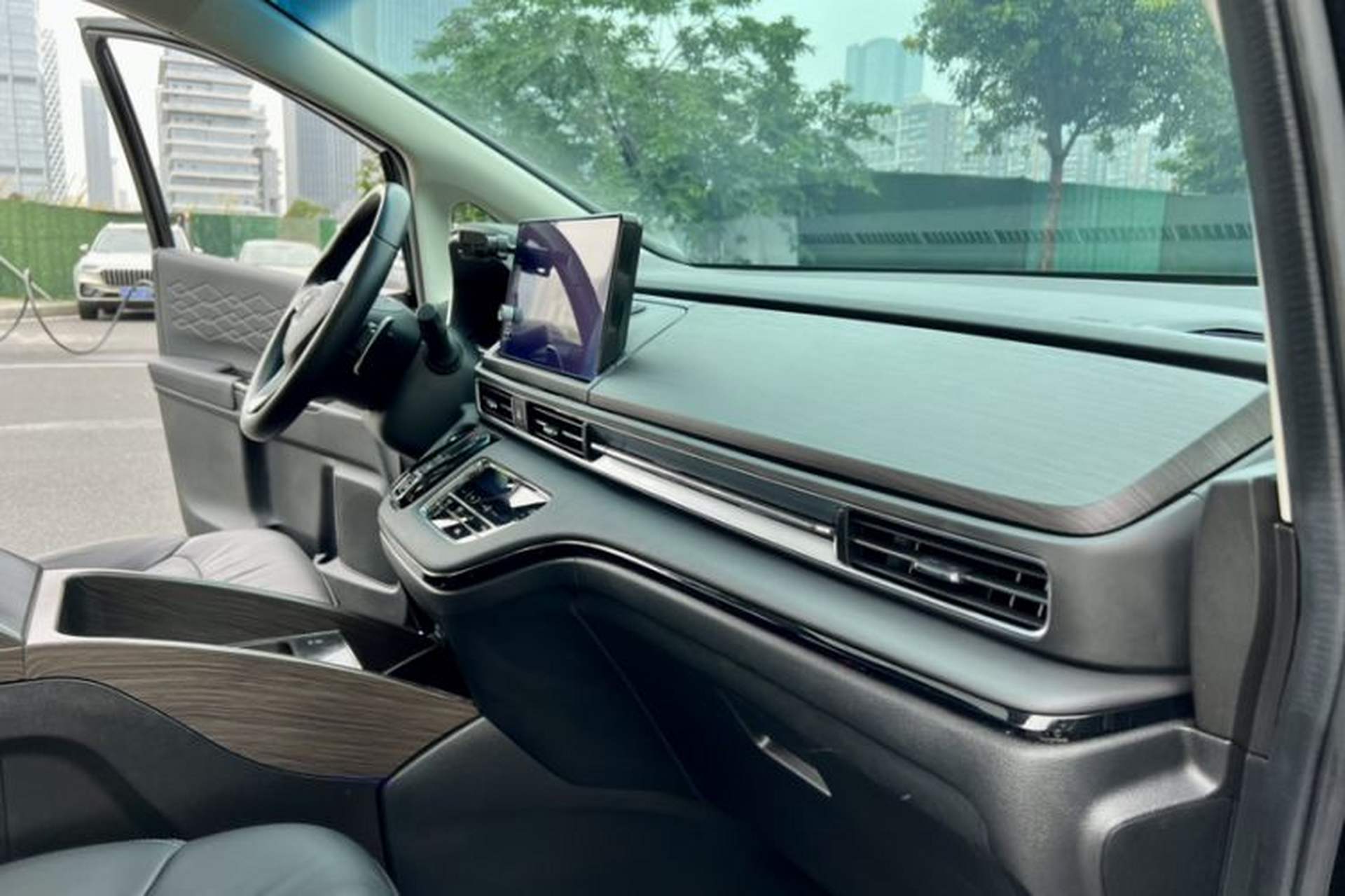 Used Honda Elysion 2022 2.0L eHEV Luxury First Edition Interior 6