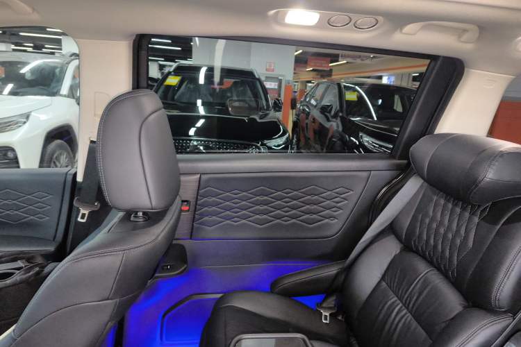 Used Honda Elysion 2022 2.0L eHEV Luxury First Edition Interior 6