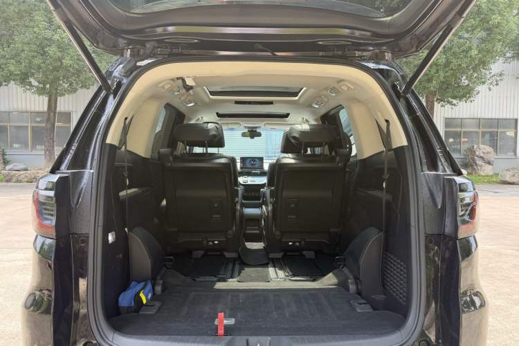 Used Honda Elysion 2022 2.0L eHEV Luxury Edition Interior 6