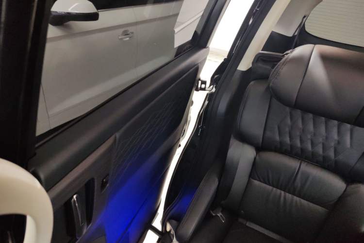 Used Honda Elysion 2022 2.0L eHEV Luxury First Edition Interior 6