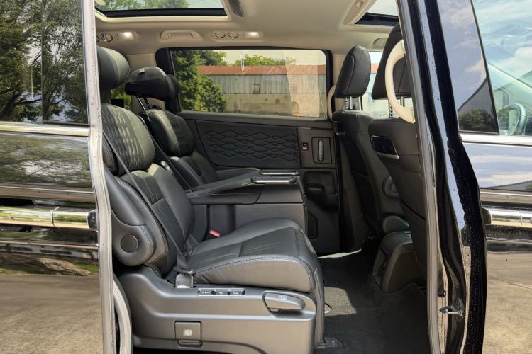 Used Honda Elysion 2022 2.0L eHEV Luxury Edition Interior 7