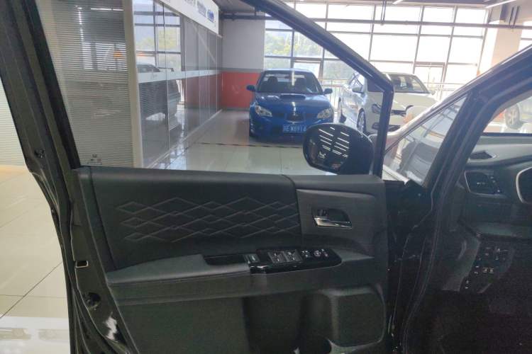 Used Honda Elysion 2022 2.0L eHEV Luxury First Edition Interior 7