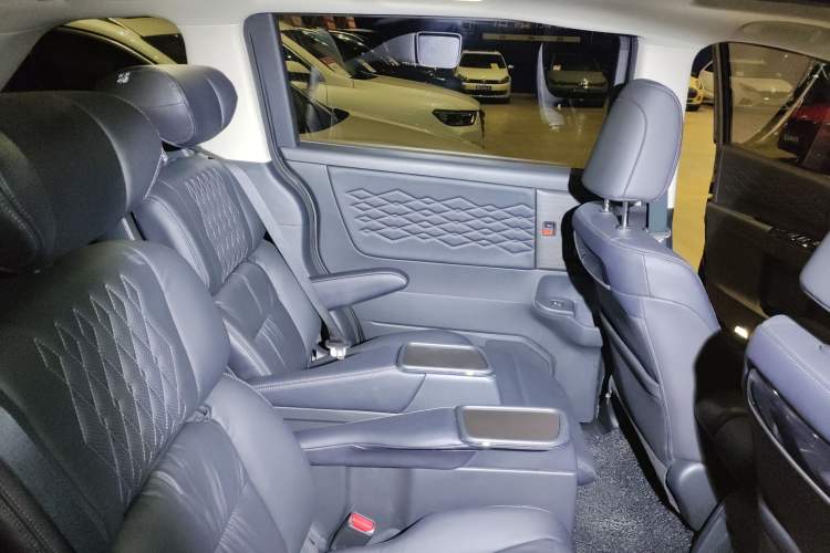 Used Honda Elysion 2022 2.0L eHEV Prestige Edition Interior 8