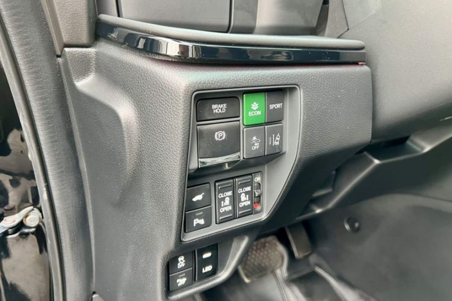 Used Honda Elysion 2022 2.0L eHEV Luxury First Edition Interior 8