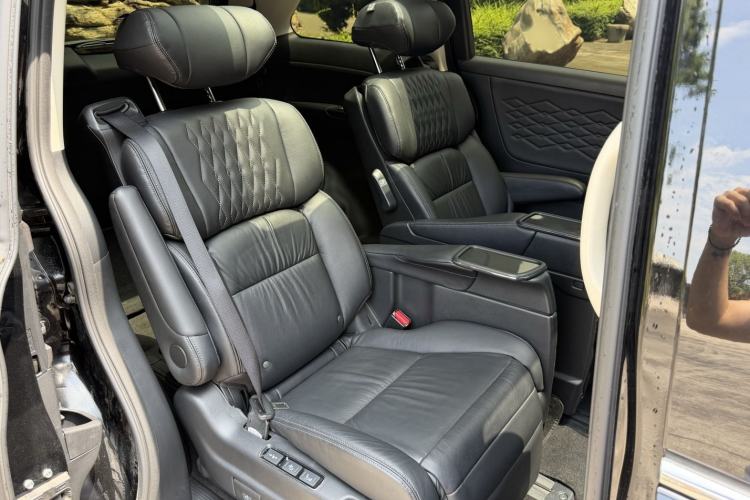 Used Honda Elysion 2022 2.0L eHEV Luxury Edition Interior 8