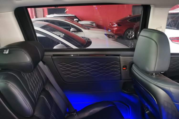 Used Honda Elysion 2022 2.0L eHEV Luxury Edition Interior 8