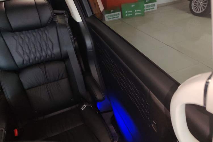 Used Honda Elysion 2022 2.0L eHEV Luxury First Edition Interior 8