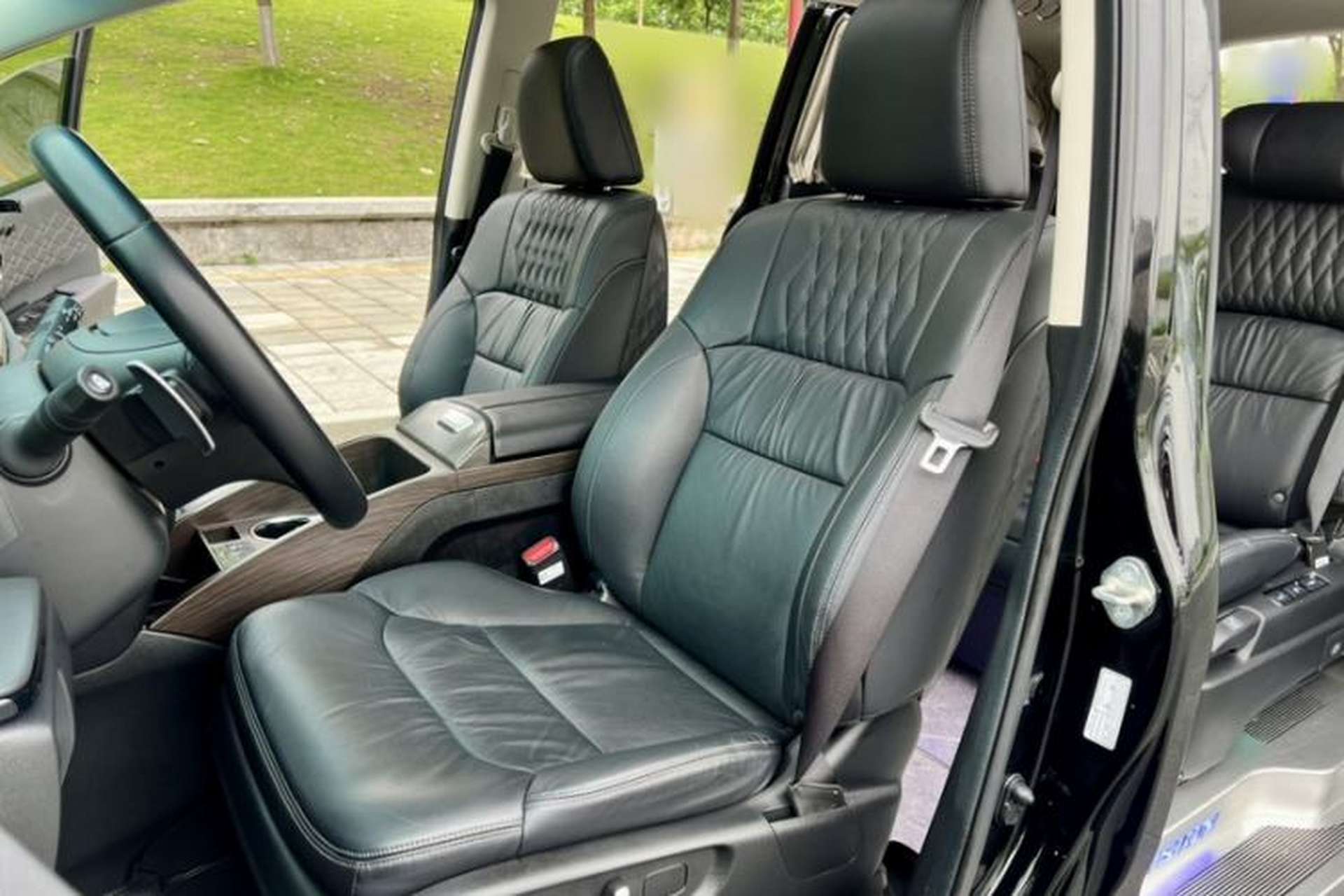 Used Honda Elysion 2022 2.0L eHEV Luxury First Edition Left Front Seat