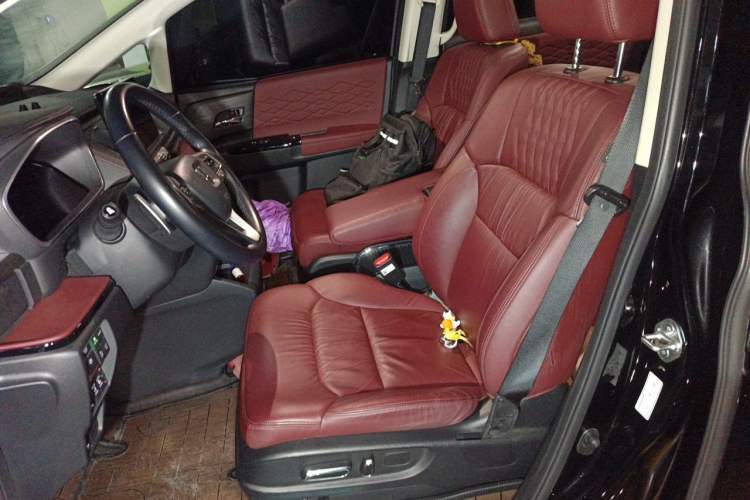 Used Honda Elysion 2022 2.0L eHEV Prestige Edition Left Front Seat