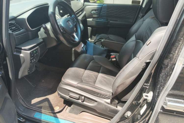 Used Honda Elysion 2022 2.0L eHEV Luxury Edition Left Front Seat