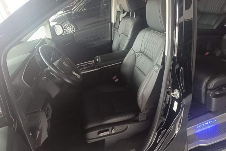 Used Honda Elysion 2022 2.0L eHEV Luxury Edition Left Front Seat
