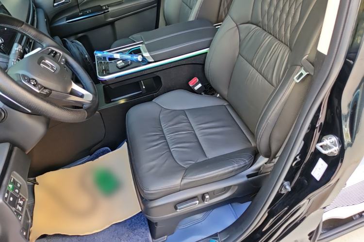 Used Honda Elysion 2022 2.0L eHEV Luxury Edition Left Front Seat