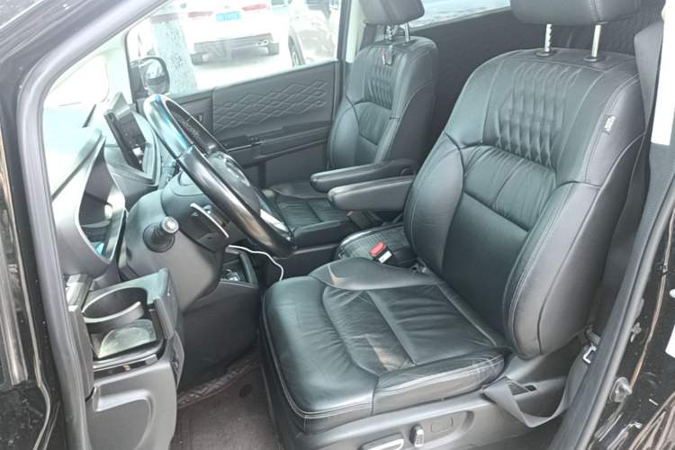 Used Honda Elysion 2022 2.0L eHEV Luxury Edition Left Front Seat