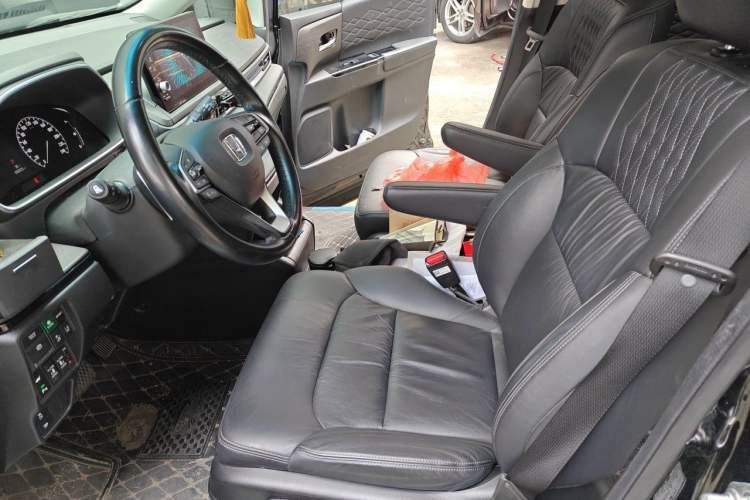 Used Honda Elysion 2022 2.0L eHEV Luxury Edition Left Front Seat