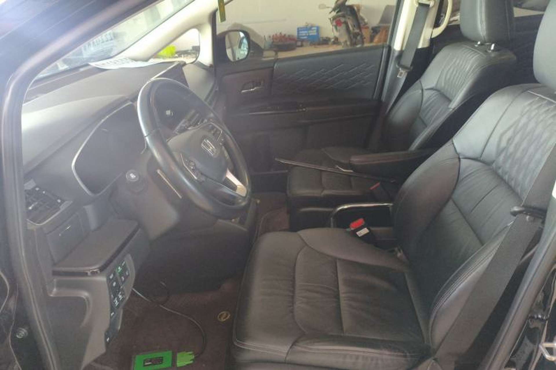 Used Honda Elysion 2022 2.0L eHEV Luxury Edition Left Front Seat