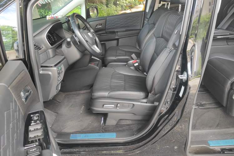 Used Honda Elysion 2022 2.0L eHEV Luxury First Edition Left Front Seat
