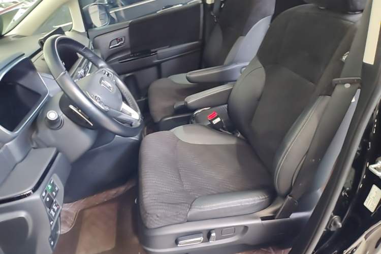 Used Honda Elysion 2022 2.0L eHEV Comfort Version Left Front Seat