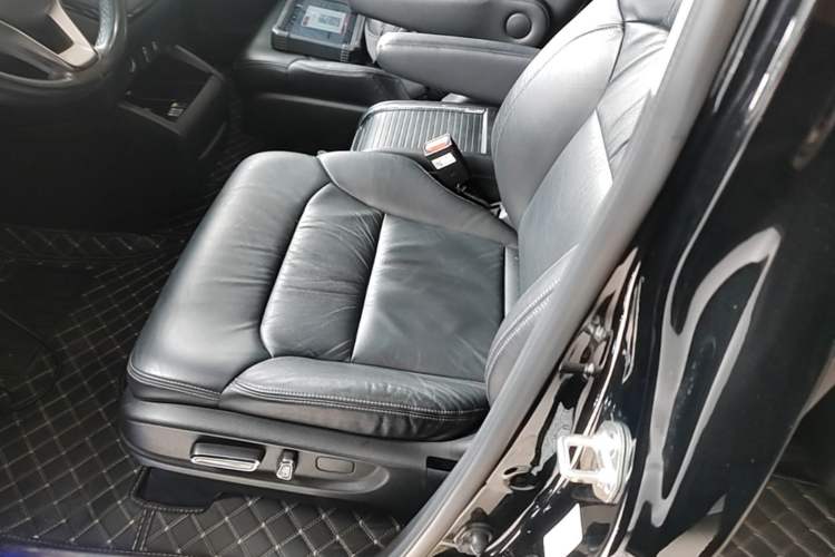 Used Honda Elysion 2022 2.0L eHEV Luxury First Edition Left Front Seat
