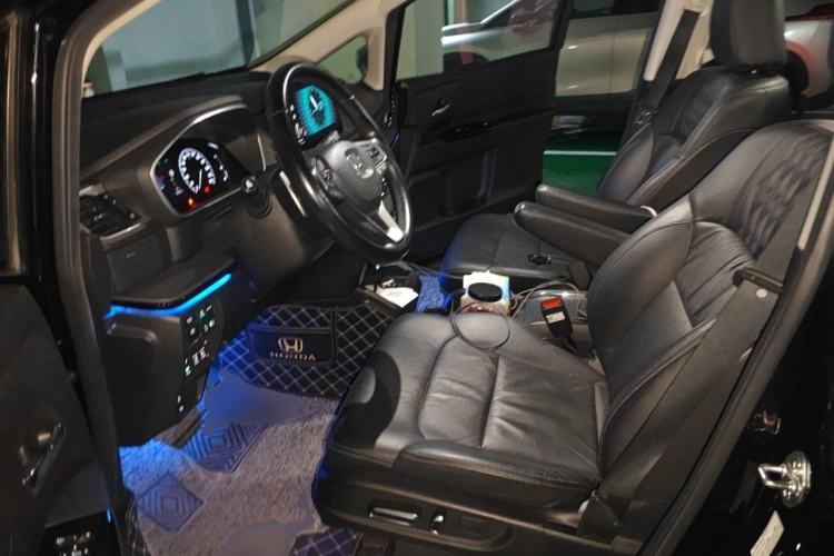 Used Honda Elysion 2022 2.0L eHEV Luxury Edition Left Front Seat