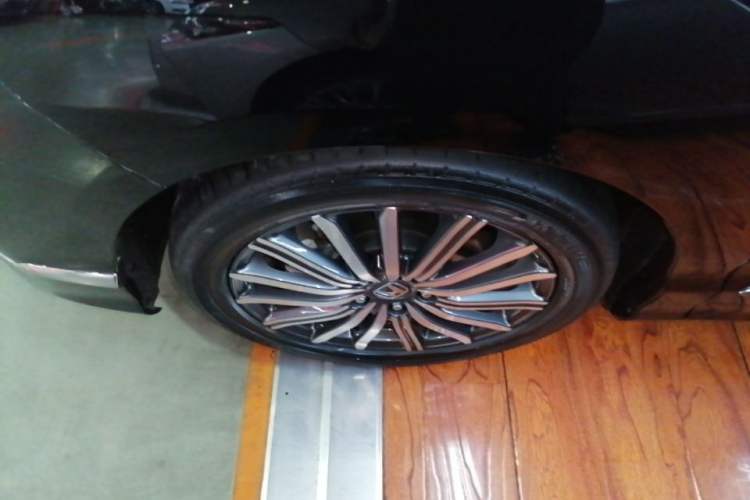 Used Honda Elysion 2022 2.0L eHEV Luxury First Edition Left Front Wheel Hub