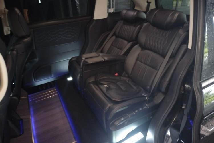 Used Honda Elysion 2022 2.0L eHEV Luxury Edition Left Rear Seat