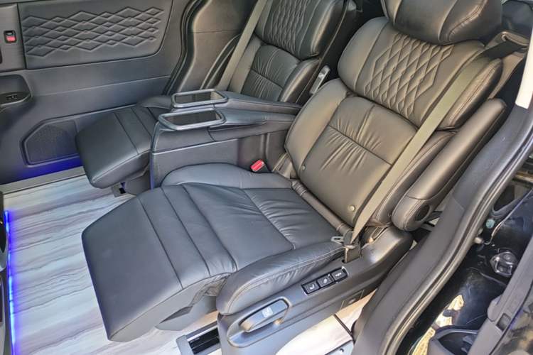 Used Honda Elysion 2022 2.0L eHEV Luxury Edition Left Rear Seat