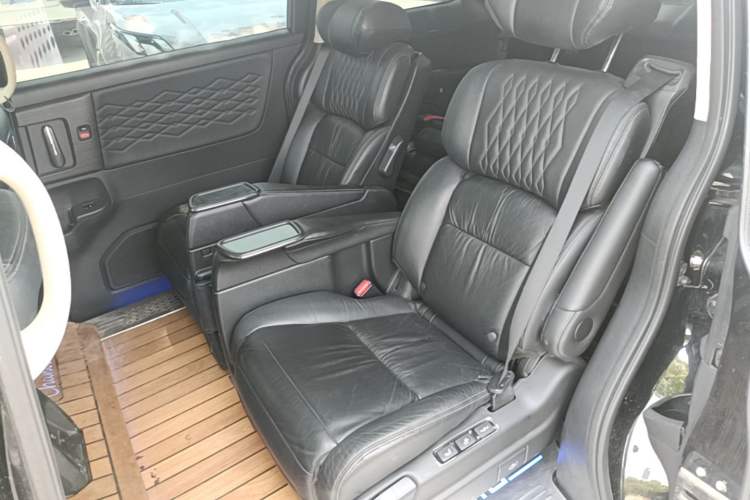 Used Honda Elysion 2022 2.0L eHEV Luxury Edition Left Rear Seat