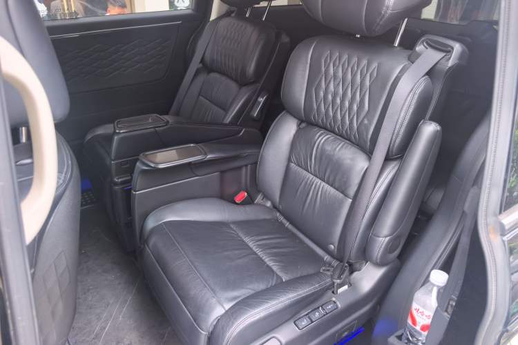 Used Honda Elysion 2022 2.0L eHEV Luxury Edition Left Rear Seat