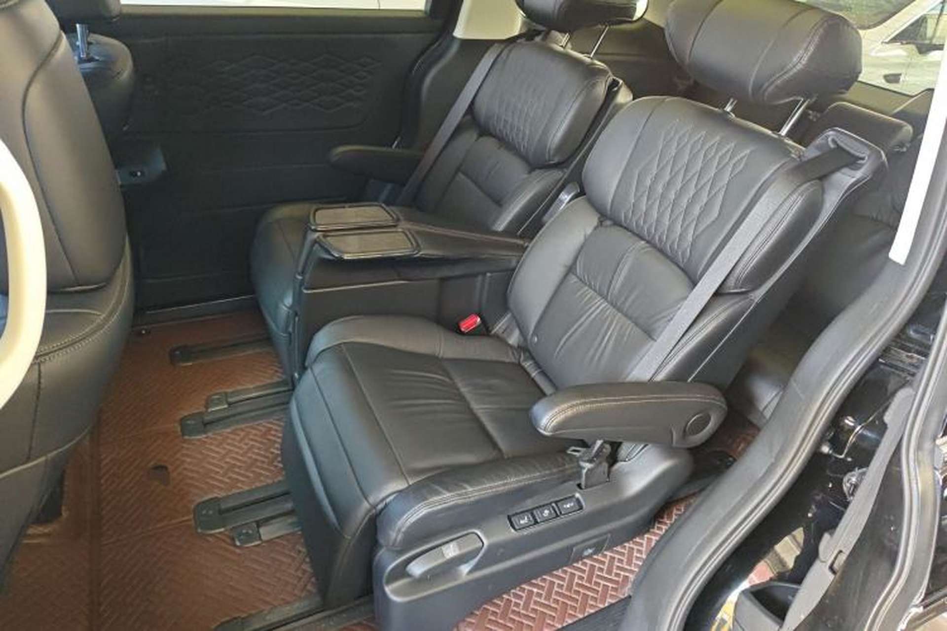 Used Honda Elysion 2022 2.0L eHEV Luxury Edition Left Rear Seat