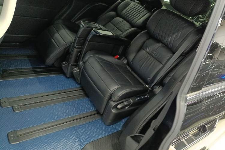 Used Honda Elysion 2022 2.0L eHEV Prestige Edition Left Rear Seat