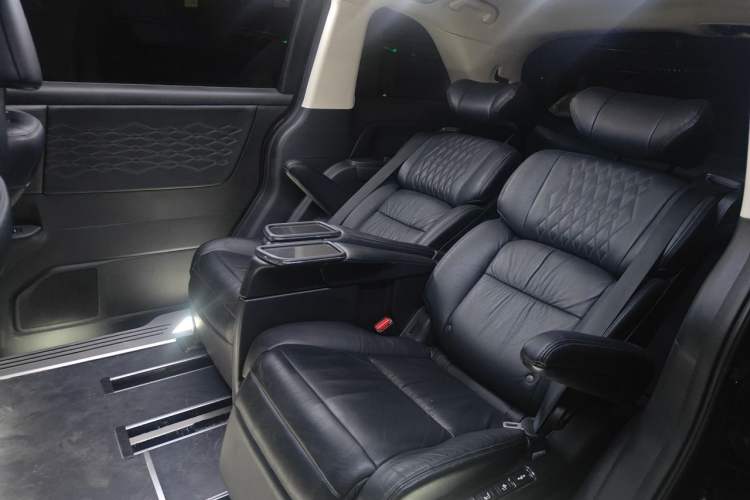 Used Honda Elysion 2022 2.0L eHEV Luxury Edition Left Rear Seat