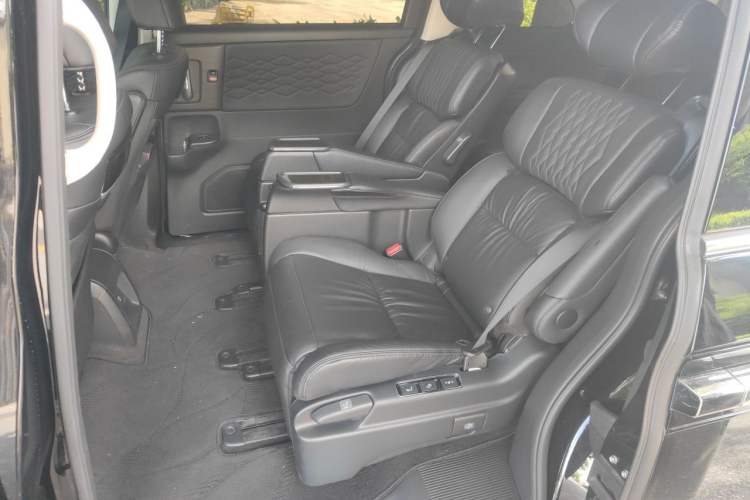 Used Honda Elysion 2022 2.0L eHEV Luxury First Edition Left Rear Seat