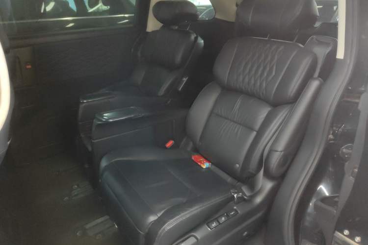 Used Honda Elysion 2022 2.0L eHEV Luxury First Edition Left Rear Seat