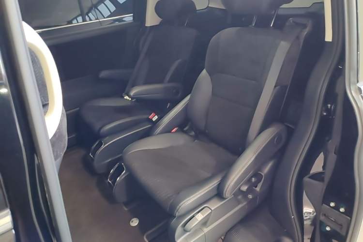 Used Honda Elysion 2022 2.0L eHEV Comfort Version Left Rear Seat