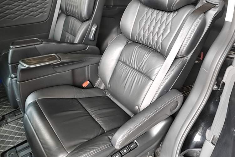 Used Honda Elysion 2022 2.0L eHEV Luxury First Edition Left Rear Seat