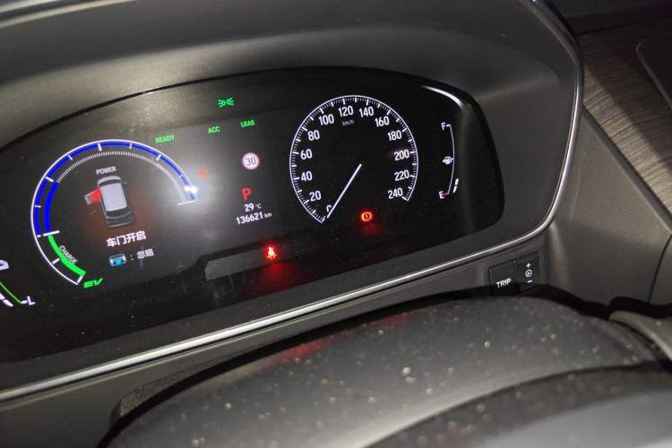 Used Honda Elysion 2022 2.0L eHEV Luxury Edition Odometer Close Up