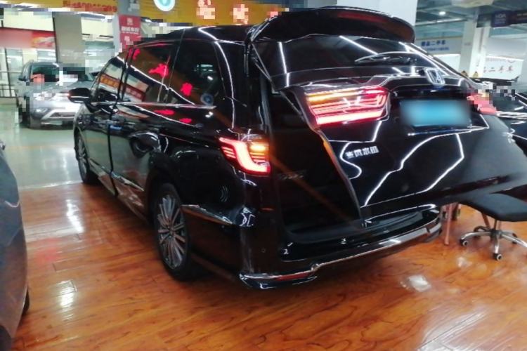Used Honda Elysion 2022 2.0L eHEV Luxury First Edition Rear Left 45 Deg