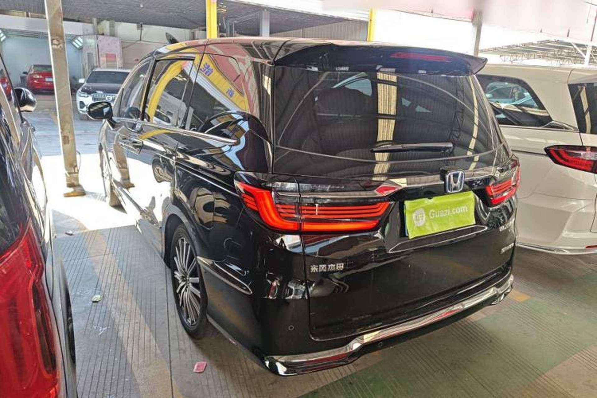Used Honda Elysion 2022 2.0L eHEV Luxury Edition Rear Left 45 Deg