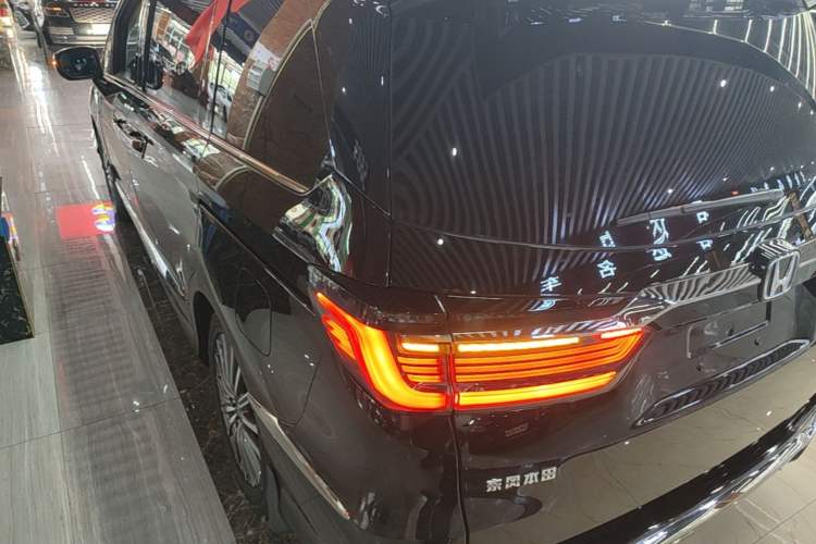 Used Honda Elysion 2022 2.0L eHEV Prestige Edition Rear Left 45 Deg