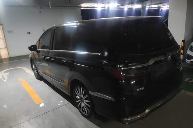 Used Honda Elysion 2022 2.0L eHEV Luxury Edition Rear Left 45 Deg