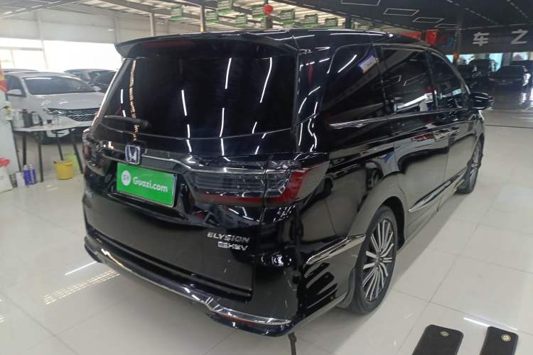 Used Honda Elysion 2022 2.0L eHEV Luxury Edition Rear Right 45 Deg