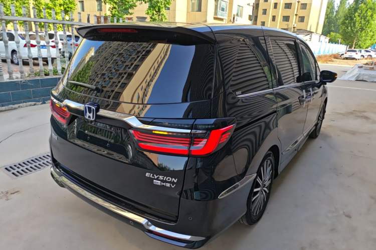 Used Honda Elysion 2022 2.0L eHEV Luxury Edition Rear Right 45 Deg