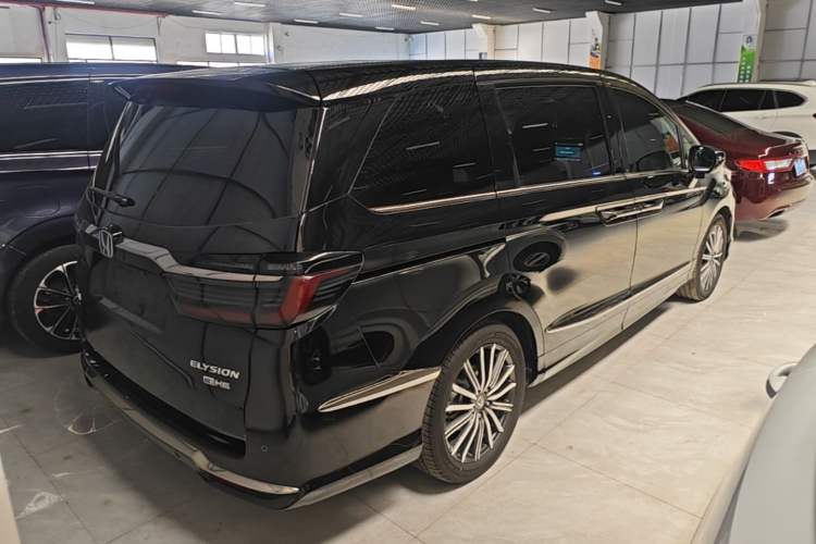 Used Honda Elysion 2022 2.0L eHEV Luxury Edition Rear Right 45 Deg